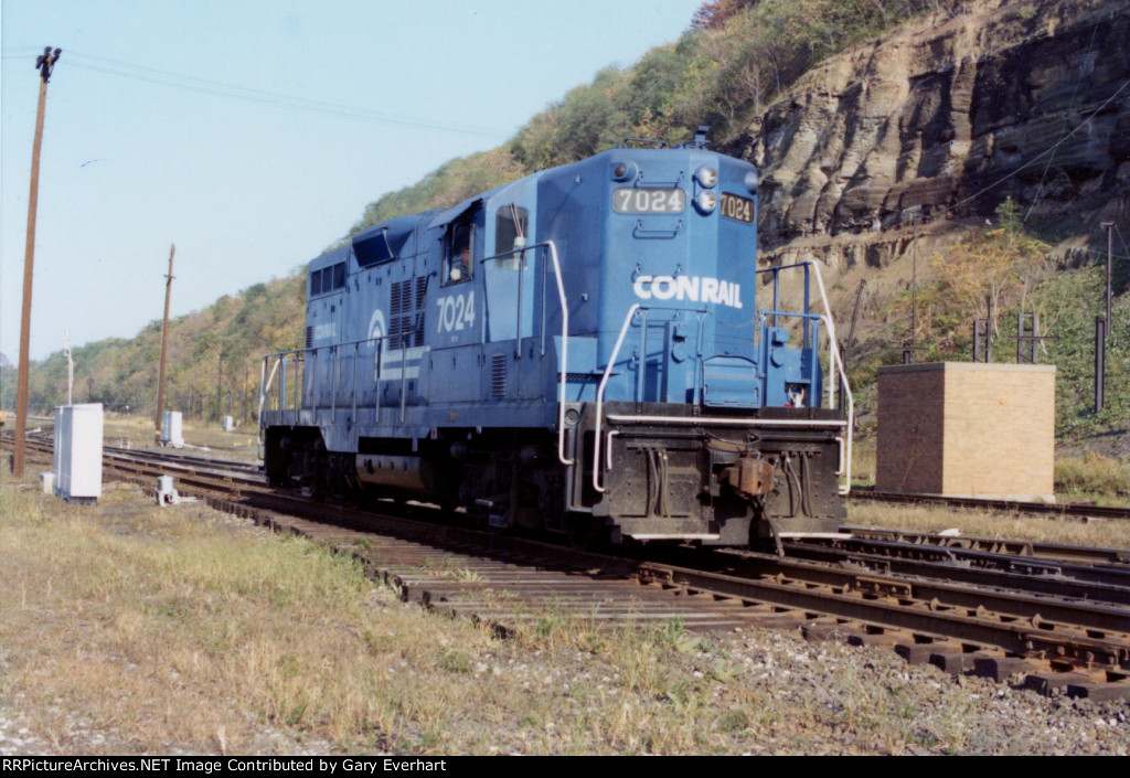 CR GP9 #7024 -  Conrail